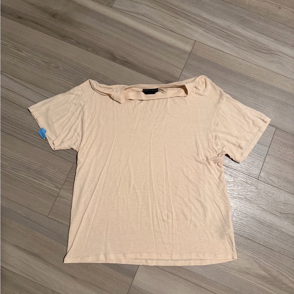 Alice + Olivia Cream Short Sleeve Tee